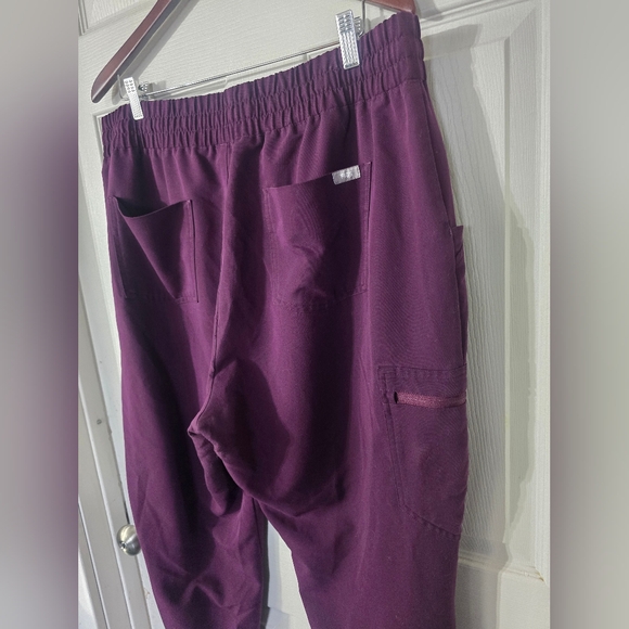 Women's Figs Scrubs Set (2) Purple XL/XXL - Picture 11 of 12